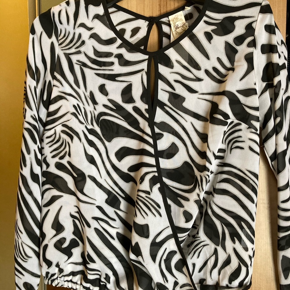 Chic sexy animal patterned blouse small